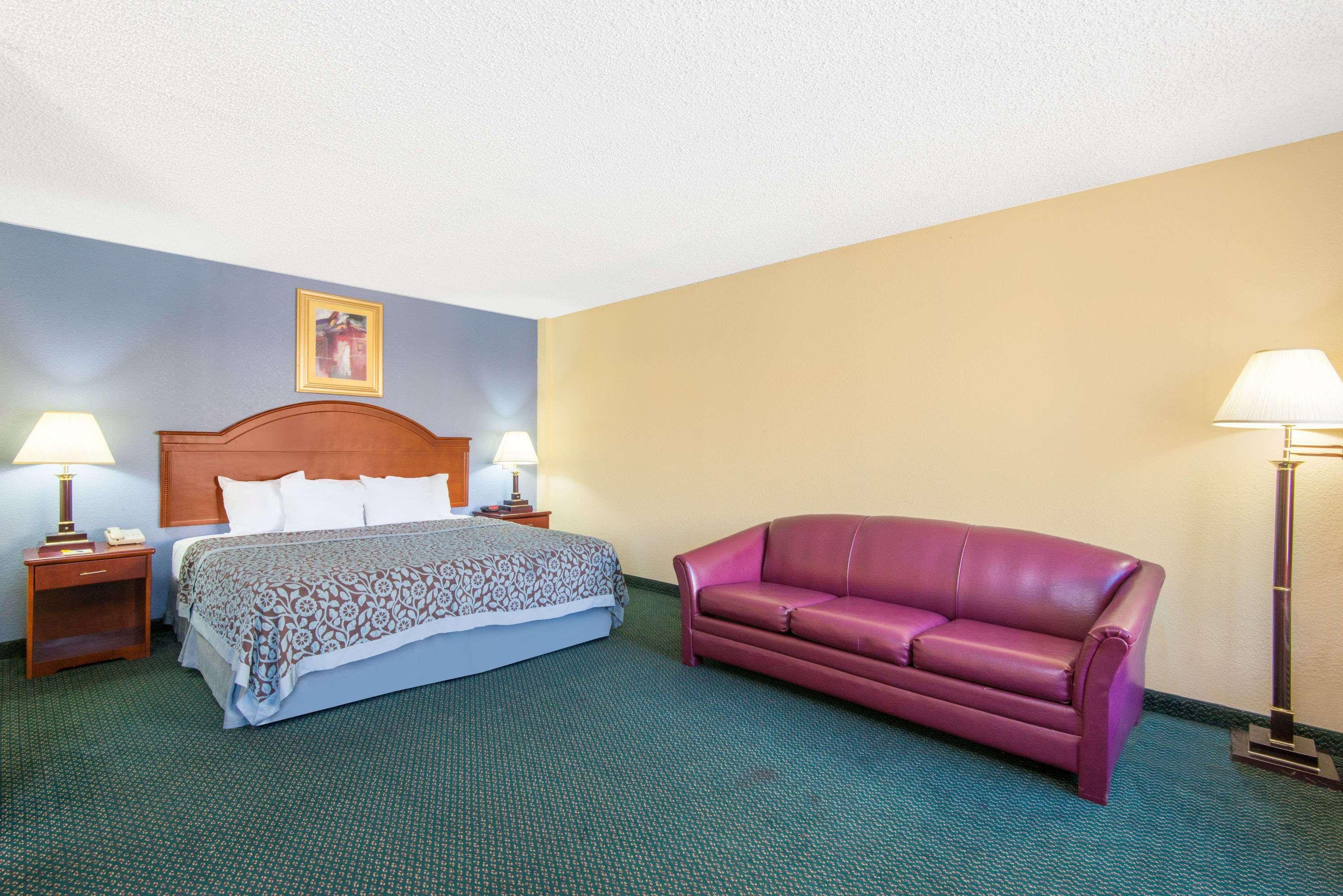 Days Inn & Suites By Wyndham Wichita East Zewnętrze zdjęcie