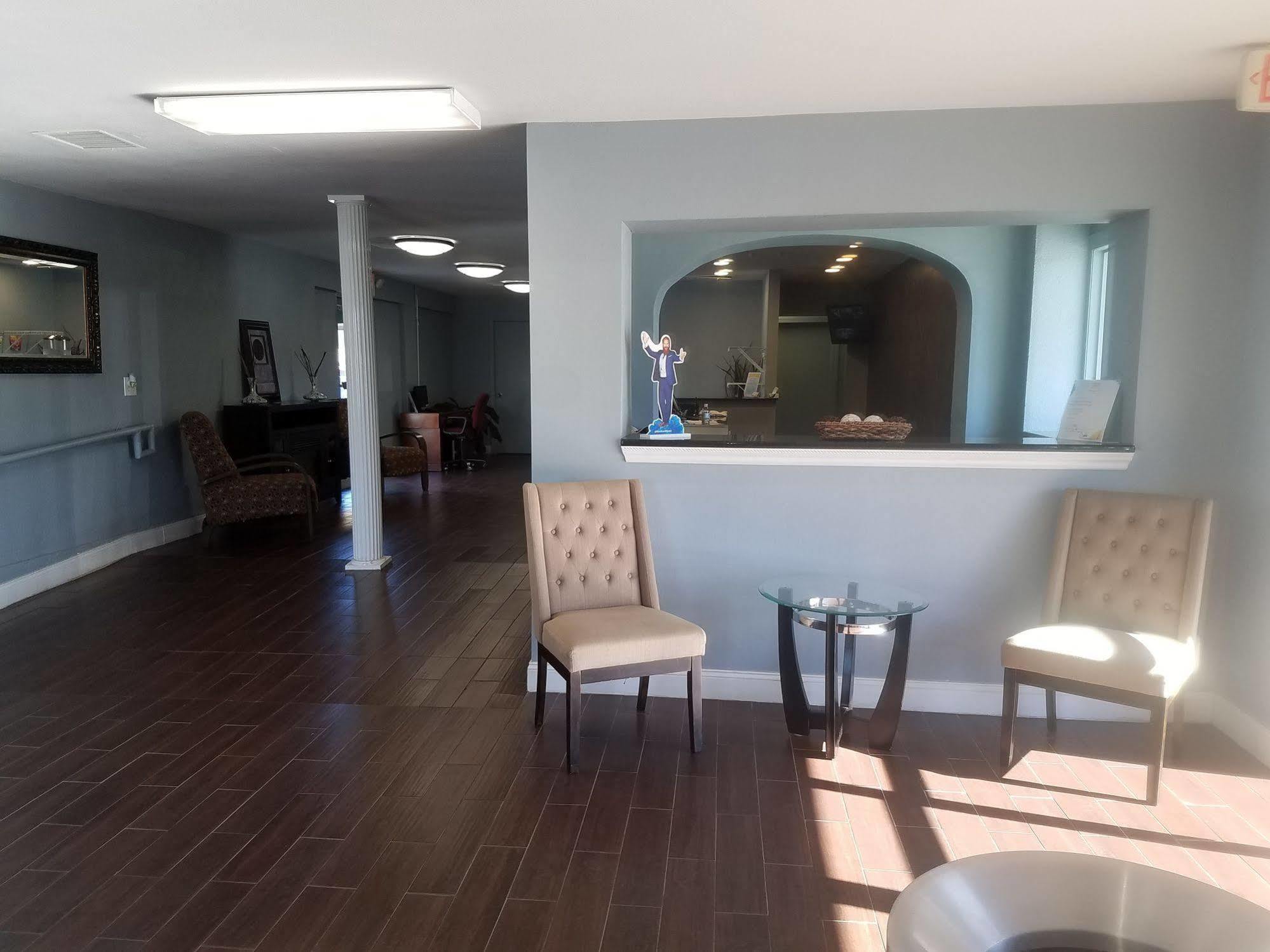 Days Inn & Suites By Wyndham Wichita East Zewnętrze zdjęcie