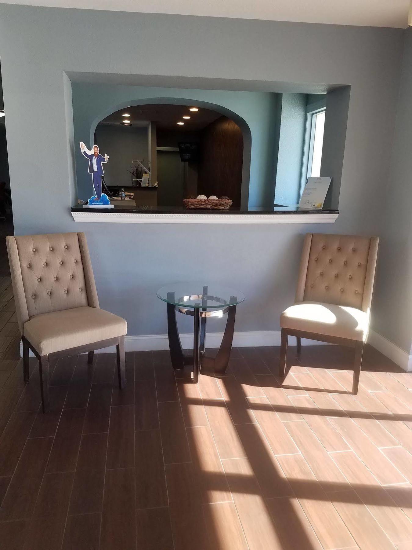 Days Inn & Suites By Wyndham Wichita East Zewnętrze zdjęcie