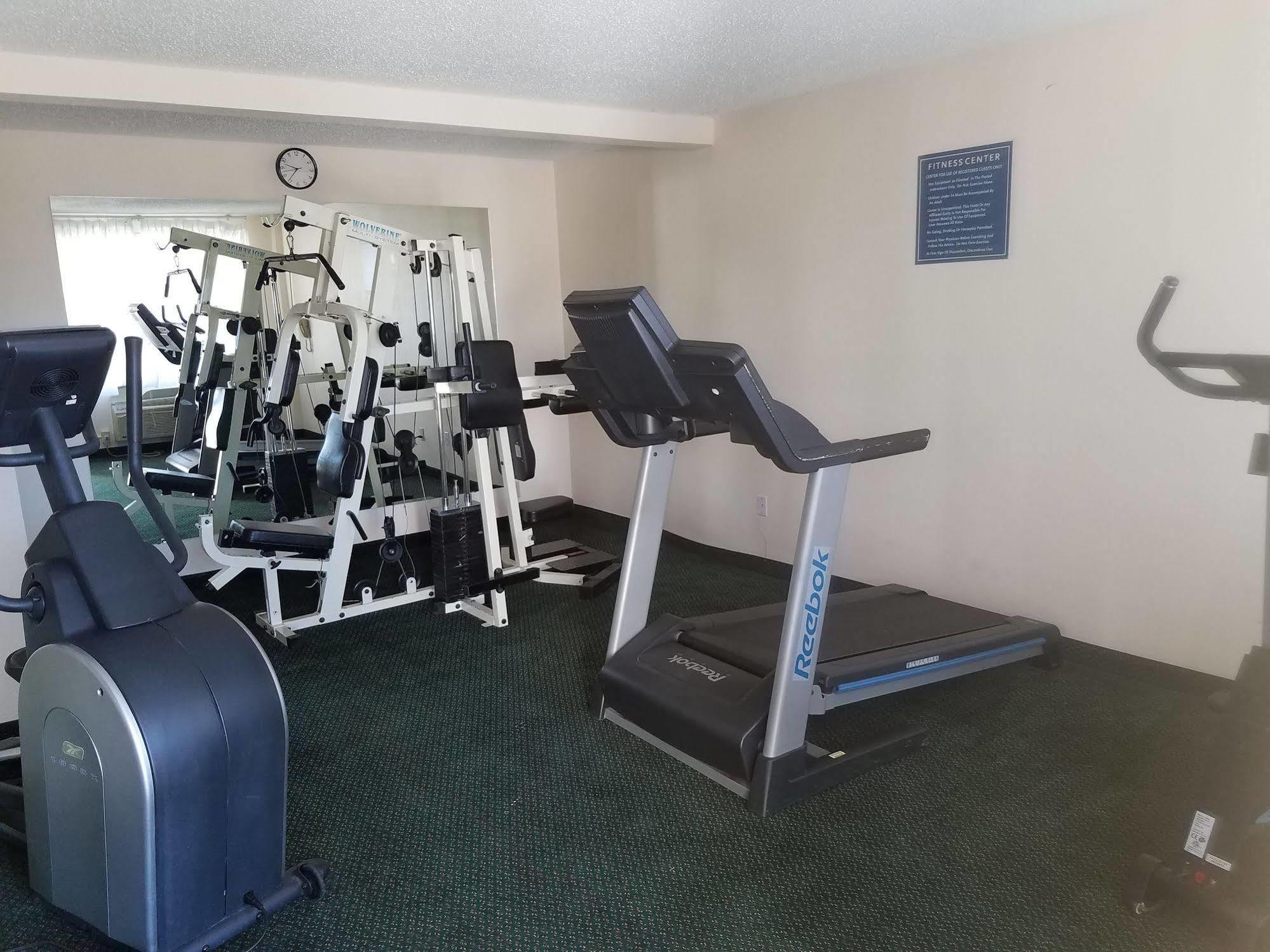 Days Inn & Suites By Wyndham Wichita East Zewnętrze zdjęcie