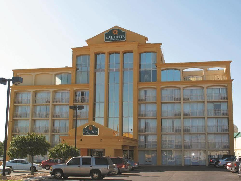 Days Inn & Suites By Wyndham Wichita East Zewnętrze zdjęcie